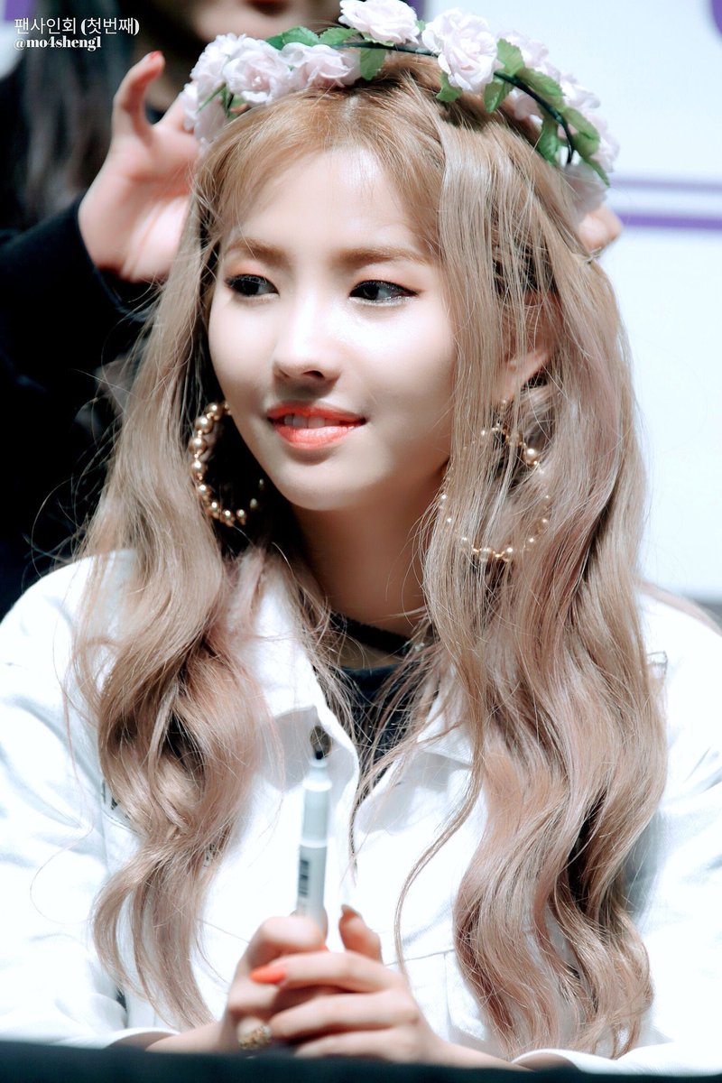 soyeonsarchive's tweet photo. 180505 HQ
cr. mo4sheng1 https://t.co/2Cq5on1g6L