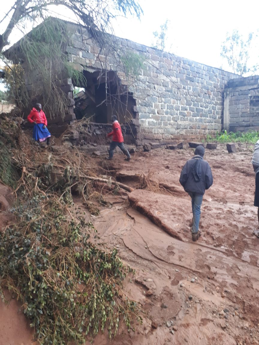 eriknjoka's tweet photo. SOLAI Patel dam collapses... Kills, destroys farms and homes leaving thousands displaced and vulnerable #HeavensWrath @Ma3Route https://t.co/6u53KiPNge