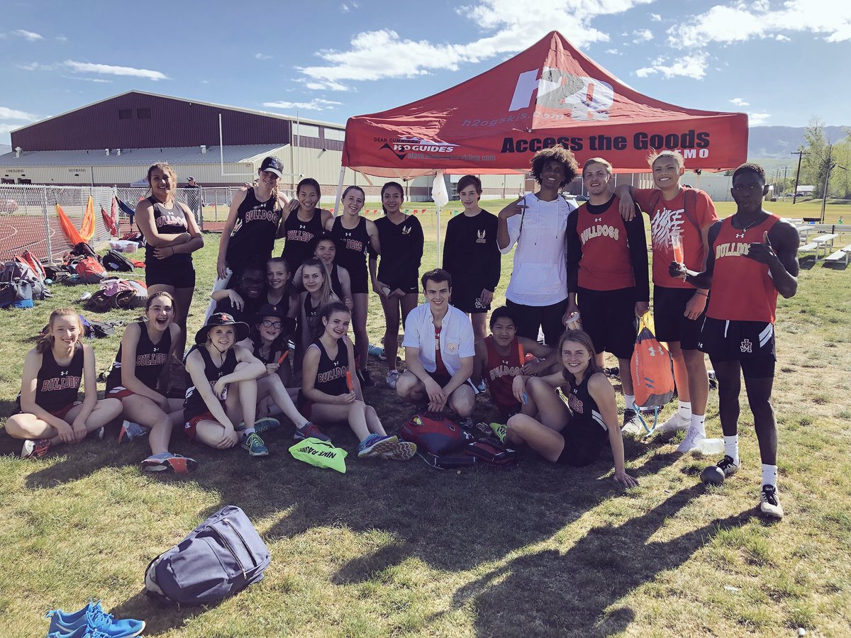 JudgeTrack's tweet photo. The Bulldogs has 37 PR’s, 6 individual State Qualifiers, 2 relay state qualified teams and many top 10 finishes! Not a bad 1st day 🐾👌🏽 #Region13Championships #JudgeTrack https://t.co/KoklIkfuqj