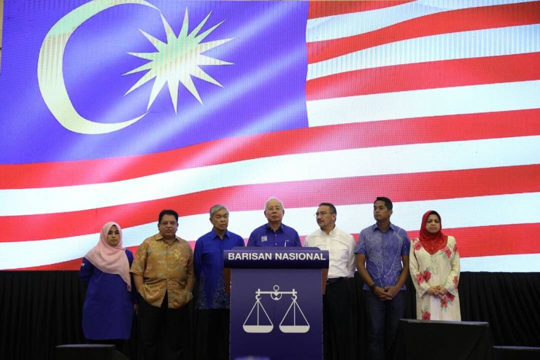 _muzzml's tweet photo. Kawan ketika senang.. dan kawan yang tinggal ketika susah :’) https://t.co/soemjDMYHH