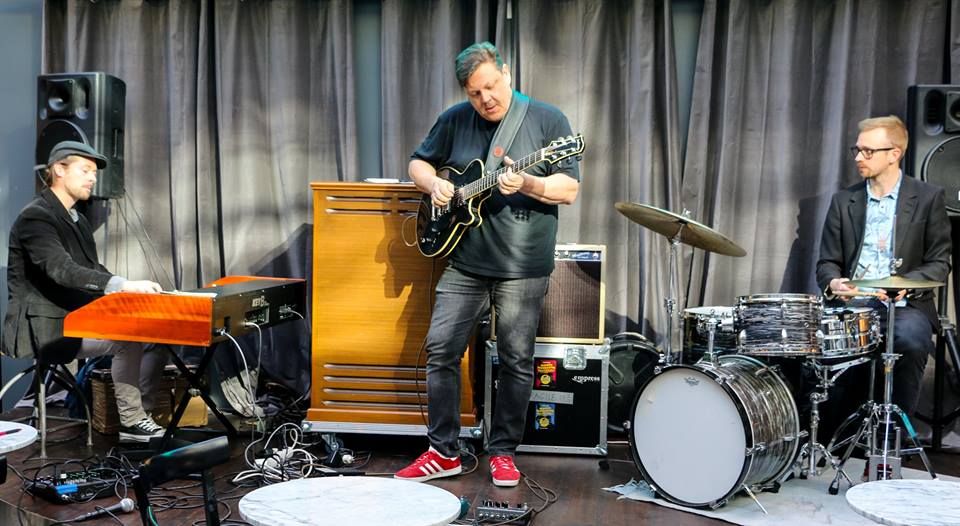 Yesterday at Kauppakaeskus Willa - yhdenpäivän juttu Hyvinkää. Thanks to everyone for coming to listen to us!