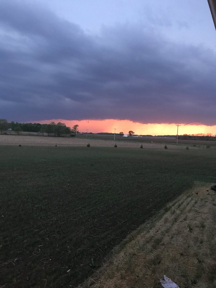 DustinGates's tweet image. Patiently awaiting for this rain! We sure need it! West central Indiana. Warren county. @bamwxcom @Met_mdclark @Met_khinz @NateWx