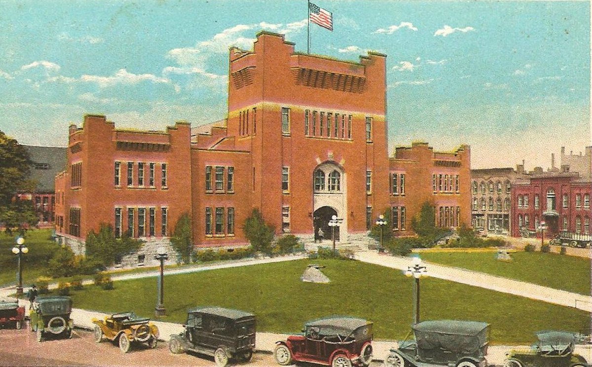 shapsio's tweet image. cool-looking historic building. great tweezer and melt. #spring92 was big fun