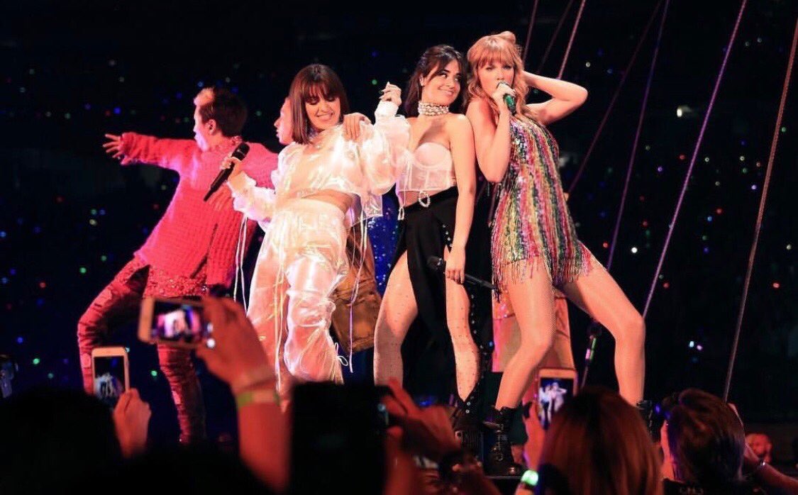 Camila_Cabello's tweet photo. what was going through my mind at this moment : https://t.co/qpfj38jJFj