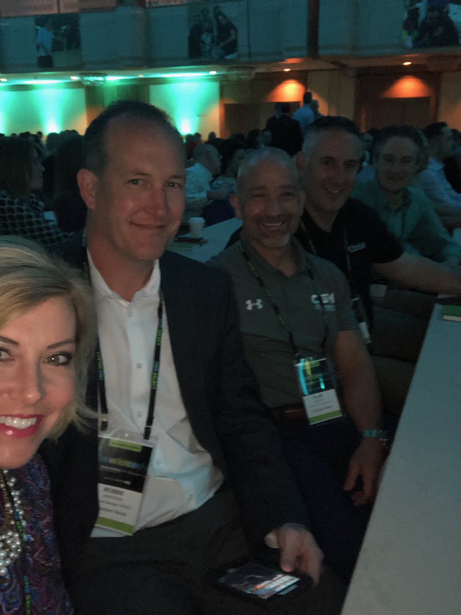 ACL_prevention's tweet photo. There are leadership meetings and there are LEADERSHIP meetings. This is one for the record books and makes one proud of what they do and who they work for. #SelectMedicalWay #OneSelect @selectmedical @select_pt https://t.co/1sLEUFf83l