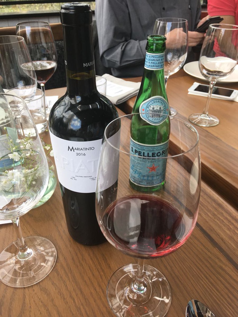 Estamos en @BonitoPopFood probando <a href="/VinoMariatinto/">Mariatinto</a> con el enólogo <a href="/Humberto/">vulgo doisberto</a> Falcón, quien nos cuenta todos los detalles de este proyecto que comparte con <a href="/GGBeristain/">Guillermo Gonzalez Beristain</a>. ¡Te contamos!