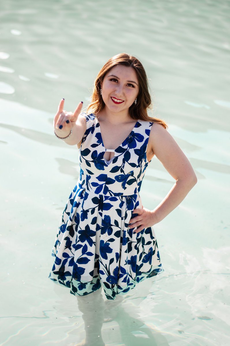 That_Shortcake's tweet image. I’m really graduating from THE University of Texas! 🤘🏼

• B.S.A. Nutritional Sciences &amp;amp; Communication Studies 👩🏻‍🎓
• 2nd STEM degree 
• Graduating at age 20 
• Off to become an Registered Deititian!! 💓💓

May 19, 2018
#utgrad18 #GradSZN