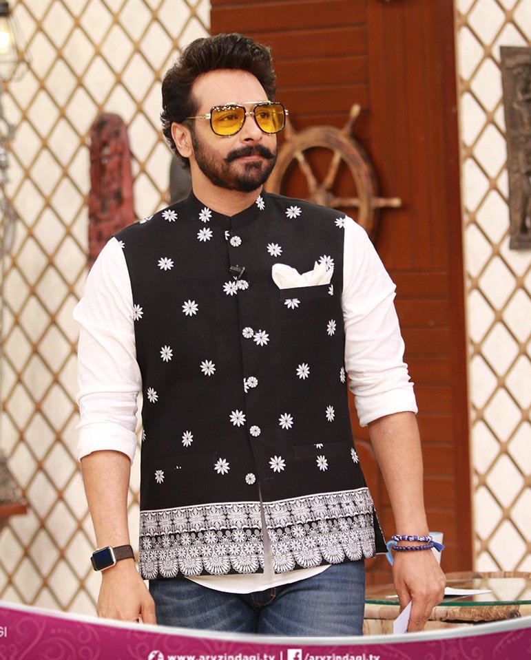 shenyfidai1's tweet photo. The Most Handsome
#Desibanda 👌🏻😎🖤
@faysalquraishi 💫💫💫
LOOKS HOT as Always 🔥🔥 https://t.co/ovKKYixj12
