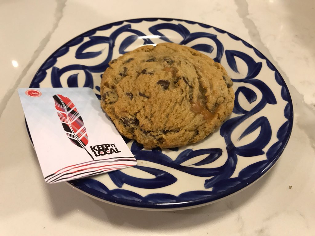 KeepItLocalOK's tweet image. Buy a whole pie at @TheHallsPizza in @midtown_okc &amp;amp; they’ll give you a cookie or a brownie when you show’em your Keep It Local Card! (Tip: Make sure to spend plenty of time on their rooftop patio this summer.) 🍕➕🍪=❤️ keepitlocalok.com/node/1087

#keepitlocalok #okc