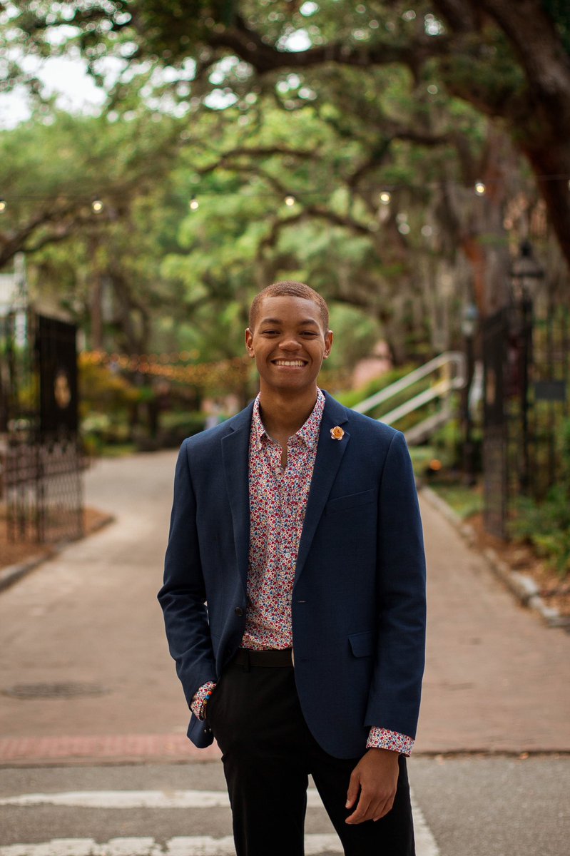 wendellrobersn's tweet photo. “I got two degrees” #CofC18 https://t.co/MH96d3XxSN