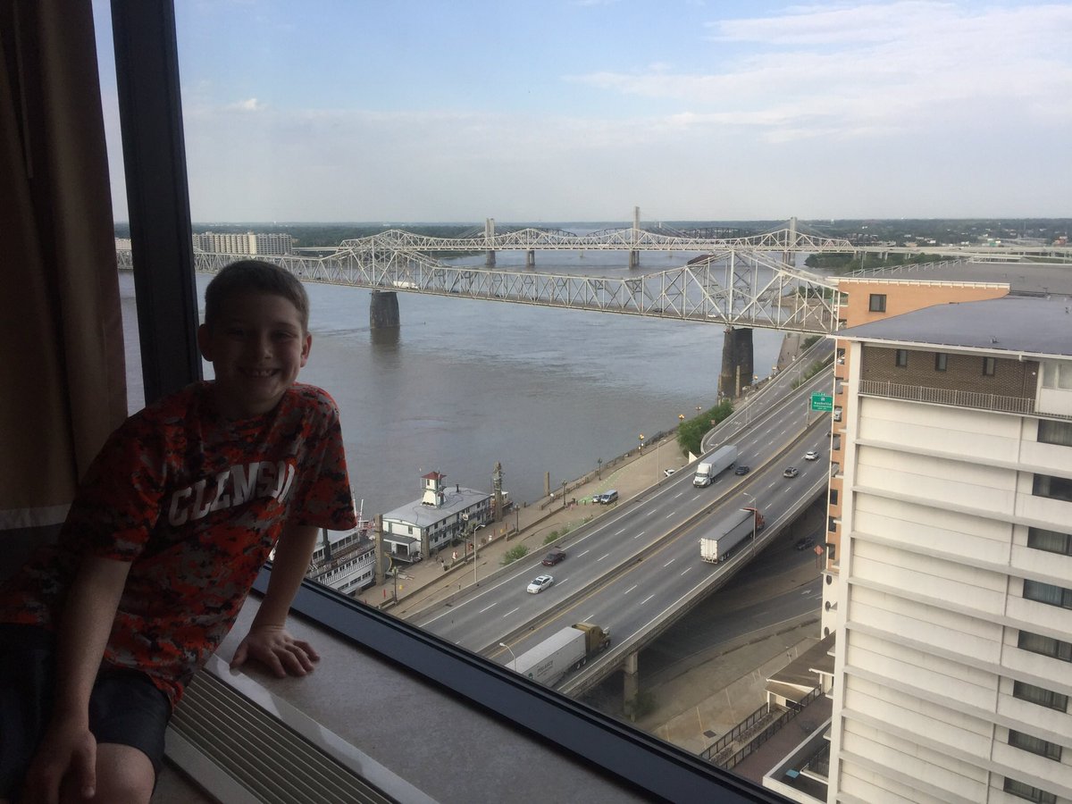 jamesCmarlow's tweet photo. My boys made it to Louisville. Hope Blaney shoots well in the tournament! https://t.co/CVMyWzJq1d