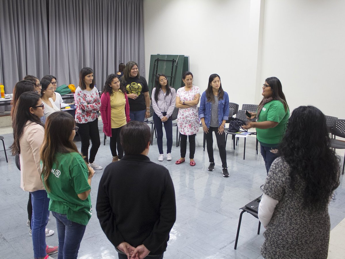 mochila_peru's tweet photo. Contamos con la participación de Christina Gonzales, maestra de comunicación y comprensión lectora, para capacitar a las voluntarias sobre estrategias de lectura. #SuperLectoras #Educación #Solidaridad #Peru #Esperanza https://t.co/cOsQT04pqI