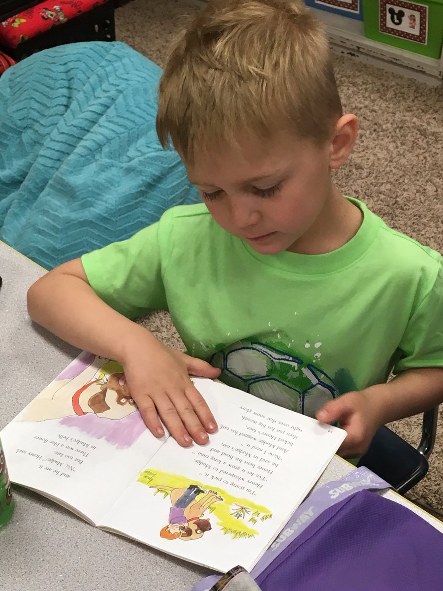 mrs_norland's tweet photo. I ❤️ this time of year when the kids are independent readers when many started kindergarten not even knowing letters and sounds. #apsdawson https://t.co/eWBvfM5Cdo