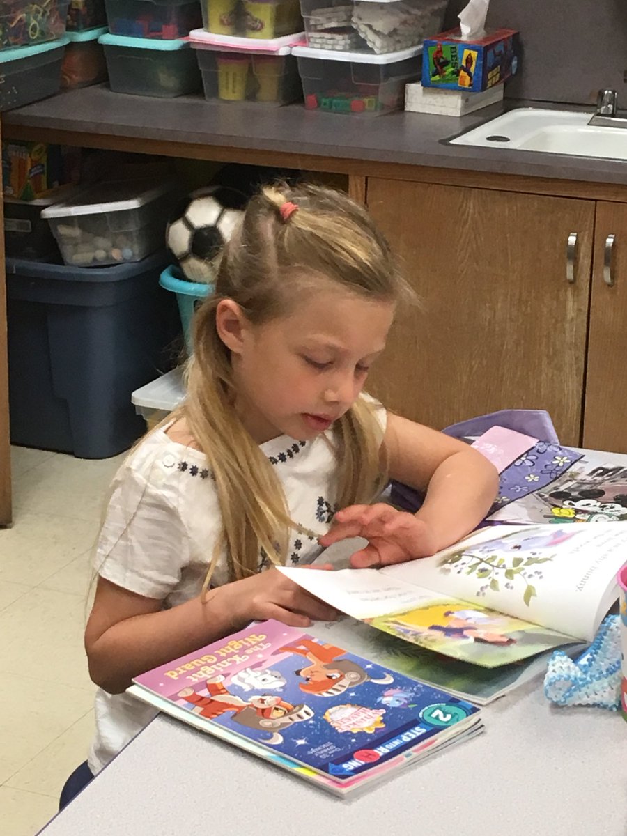 mrs_norland's tweet photo. I ❤️ this time of year when the kids are independent readers when many started kindergarten not even knowing letters and sounds. #apsdawson https://t.co/eWBvfM5Cdo