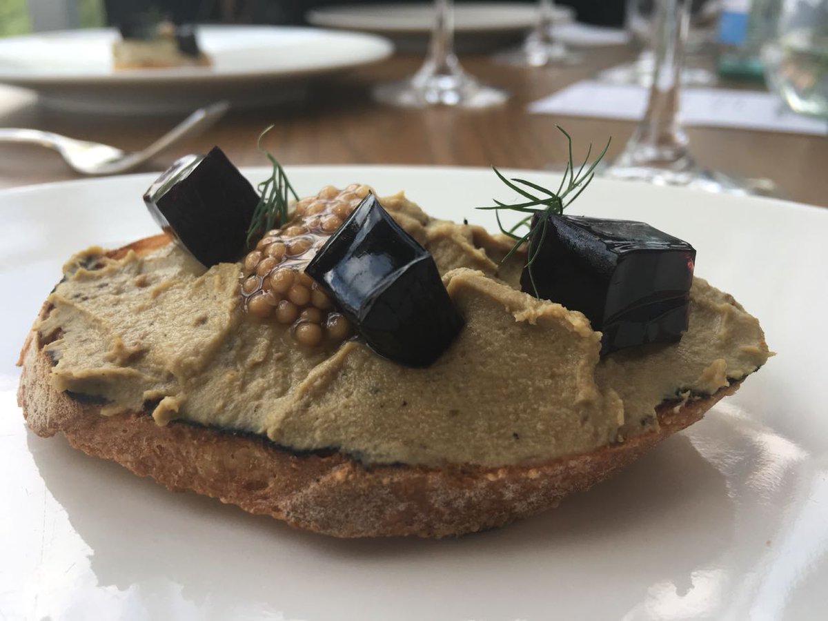 Sang Bleu es la nueva propuesta de <a href="/VinoMariatinto/">Mariatinto</a>, un vino elaborado en Francia, a partir de syrah, grenache y carignac. Lo degustamos con un mousse de hígado de pollo por parte del chef <a href="/PaulBentley1/">Paul Bentley</a>