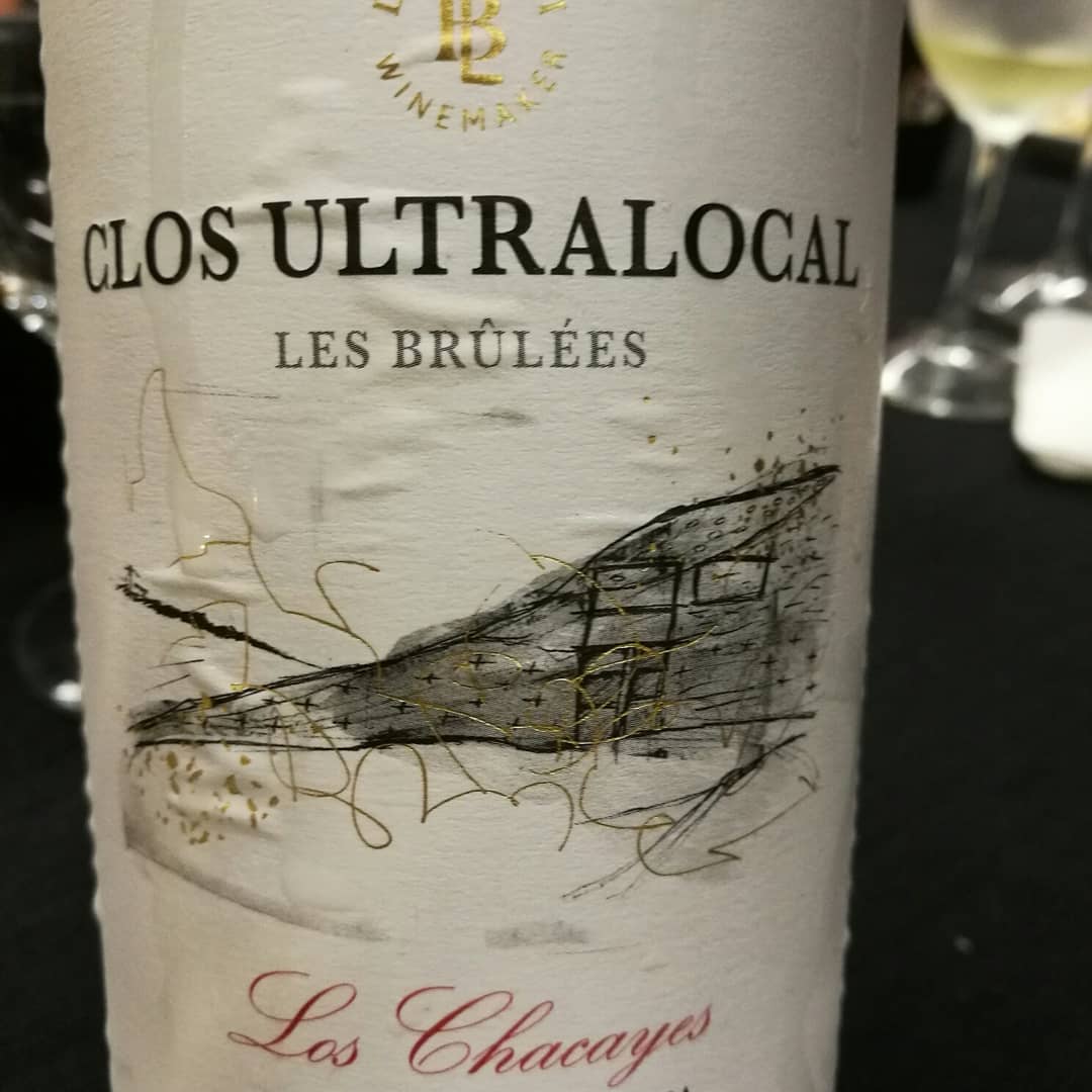 Clos Ultralocal.
'La expresión de un lugar en un vino puede durar años' según Leo Borsi, creador de este excelente corte de Chardonnay, Pinot Gris y Roussane, tánico de entrada, largo final frutado y con toda la expresión de Los Chacayes. #mendoza
#Argentina