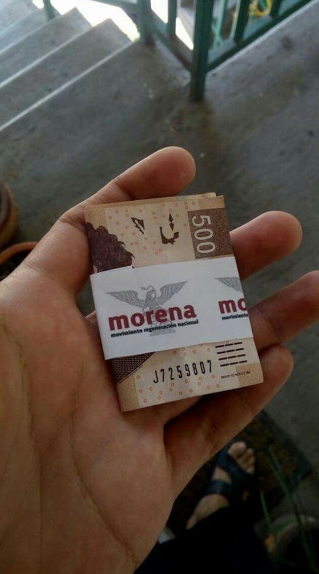 Patrici73085907's tweet photo. #UnTuitParaQueSepas que si de todos modos voy a votar por él..... Donde me formo ??? #AMLO #AMLOPresidente #AMLOenTercerGrado #AMLOenTVAzteca https://t.co/XFAc6fK1SJ