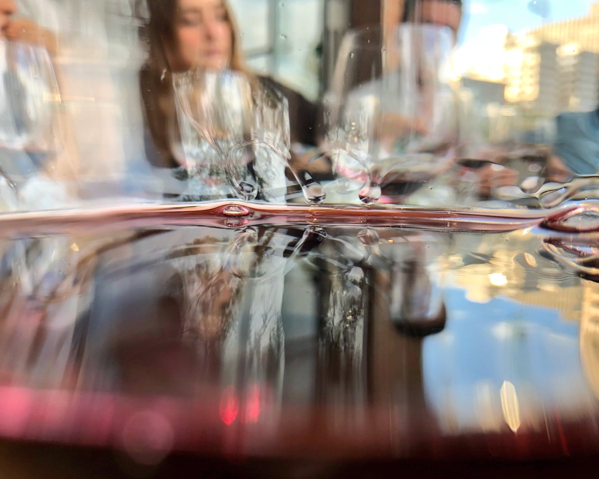 Tarde de M de <a href="/VinoMariatinto/">Mariatinto</a> en @BonitoPopFood #Palmas. Con <a href="/HumbertoFalcon/">Humberto Falcon</a>