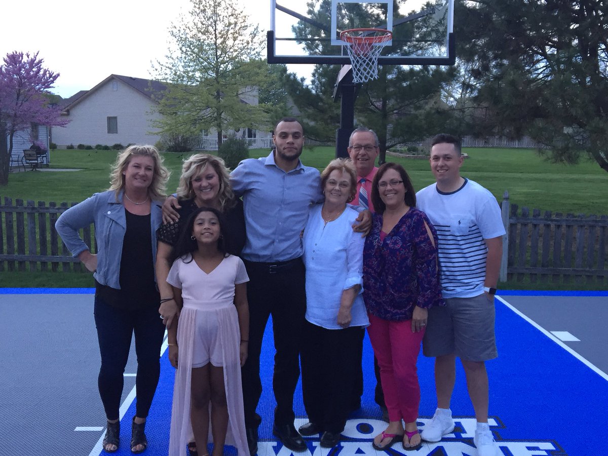 coachcoffman's tweet photo. Thx @FortWayneMBB Class of ‘18 for the memories! I am very appreciative for the relationships that we have built! #DonsForever https://t.co/zmYxvWqD7M