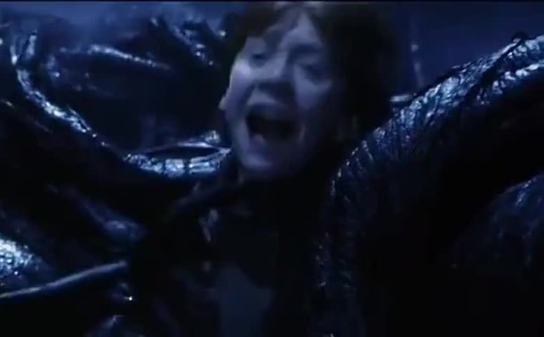 paulinau's tweet photo. cuando me dio mi primera crisis existencial  /  ahora cuando me da una crisis existencial https://t.co/dN1cGC6elr