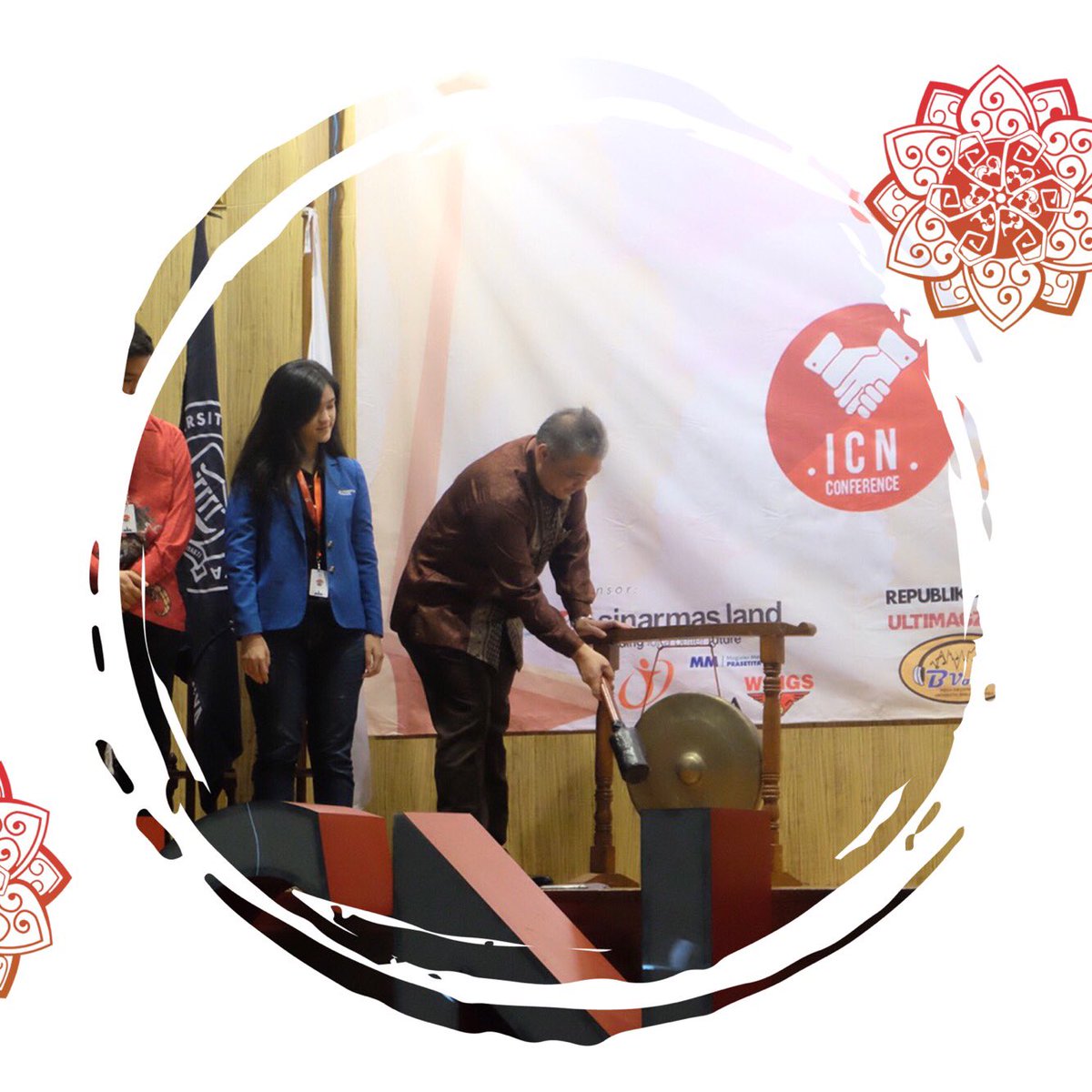 Pemukulan gong oleh Prof. Yudi Samyudia, Ph.D sebagai tanda acara ICN CONFERENCE 2018 telah dimulai. #ICN2018 #ICNCONFERENCE #AKSELERASI