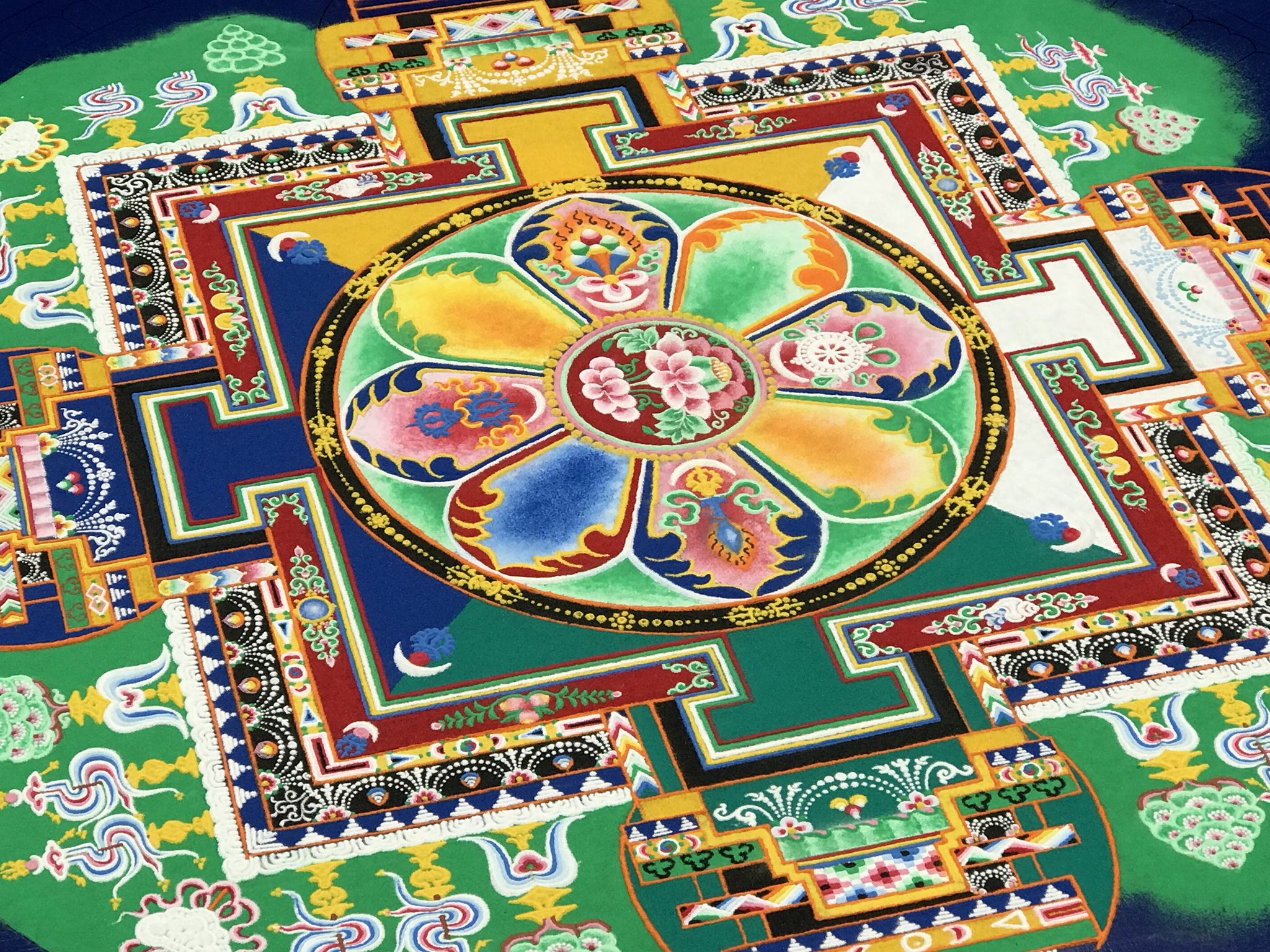 風鈴丸 先日チベット僧の砂絵曼荼羅の制作を見に行ってまいりました すばらしかったです T Co N6riogopyb Twitter