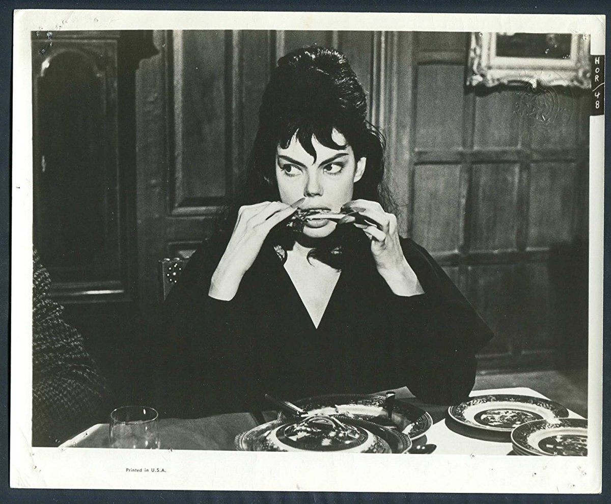 호러영화 봤는데 송곳니여주인공이 하나도 안 무섭고 너무귀엽고 그냥귀엽기만해서 좋았다..Translate post