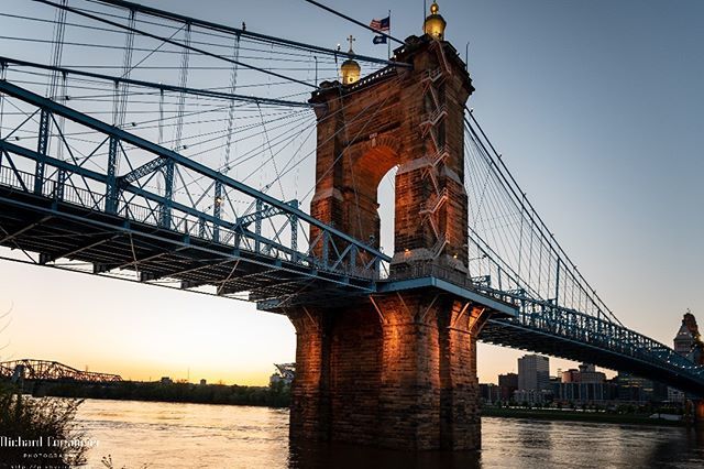 The Bridge #cincinnati_igers #igers #igerscincinnati #cincinnati #ohio #ohiousa #exploreohio #ohioexplorers #ohiolovers #procam #procamcincinnati #landscape #landscapephotography #nikon #nikond750 #nikonphotography #nikonphotographer #Landscape_captures … ift.tt/2G3EdQS