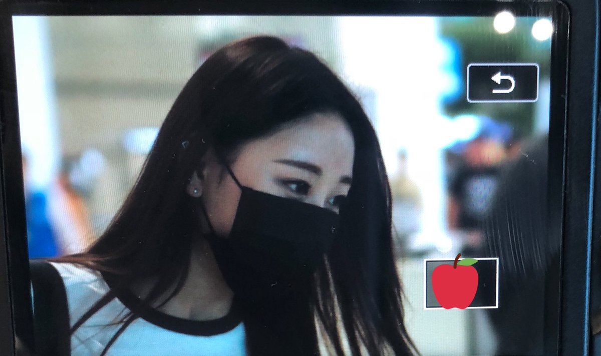 1FullMoon2's tweet photo. 180510 #YYXY #이브 인천공항  입국 
#이달의소녀 #LOOΠΔ https://t.co/f99RCbGMXB