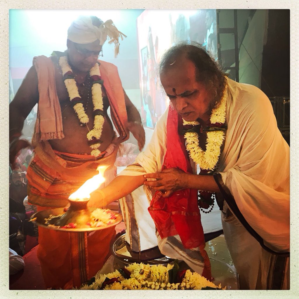 AOLSwamiji's tweet photo. Wishing Swami Suryapada Ji ( Beloved “Chayanna “ ) many many blessed returns of the Day!! ( File Pic with Gurudev @SriSri ) https://t.co/gJGtLRBbsm