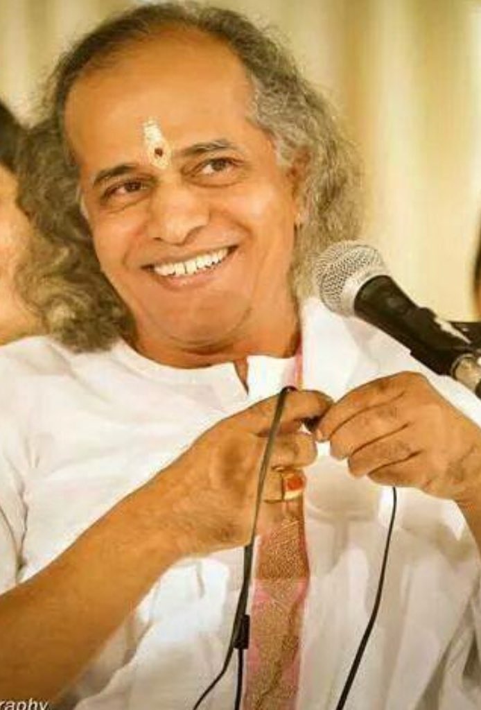 AOLSwamiji's tweet photo. Wishing Swami Suryapada Ji ( Beloved “Chayanna “ ) many many blessed returns of the Day!! ( File Pic with Gurudev @SriSri ) https://t.co/gJGtLRBbsm