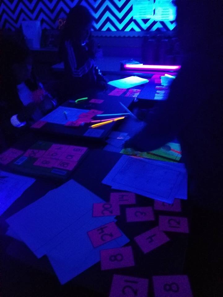axhowel's tweet image. A little 4th grade glow math rave @Wishon Elementary @fresnounified to keep the learning alive! @FresnoTRP helped bring it to life #TeacherResidencyDigsIn  #LearningIsAlwaysFun #MyTeachersAreAmazing #StudentLearningIsOnPoint @BobNelson_FUSD @kim_mecum