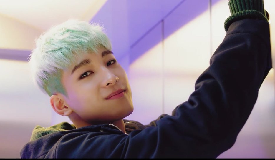 I WILL NEVER FORGET THIS BEAUTIFUL MINT HAIR COLOR THAT LASTED LIKE 2 MINUTES, BUT THAT AUTOMATICALLY BEATS ANY OTHER HAIR COLOR