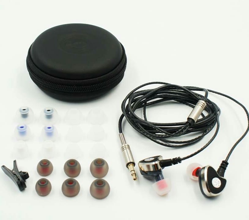 PenonAudio's tweet photo. Simphonio Xcited2 XC2ダイナミックドライバHiFi AudiophileインイヤーイヤホンIEMS
2色：白と黒
ドライバ：ダイナミック9mmネオジム磁石
周波数応答範囲：20Hz〜25Khz
インピーダンス：16Ω
出力音圧レベル：108±3dB / mW
ケーブル：1.2M 6N OFCツイスト
https://t.co/cQpXjDX015
#Simphonio https://t.co/uqfIYxVwju