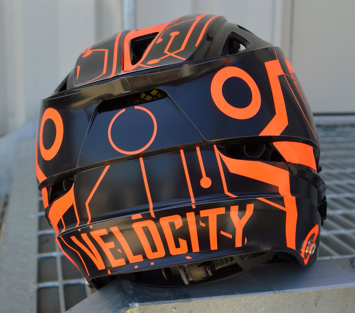 JackWraps's tweet photo. Headgear of the future! @TheVelocityLax #TronLegacy #Uniswag #Lacrosse #JackWrapIt https://t.co/yVNqD5bmGv