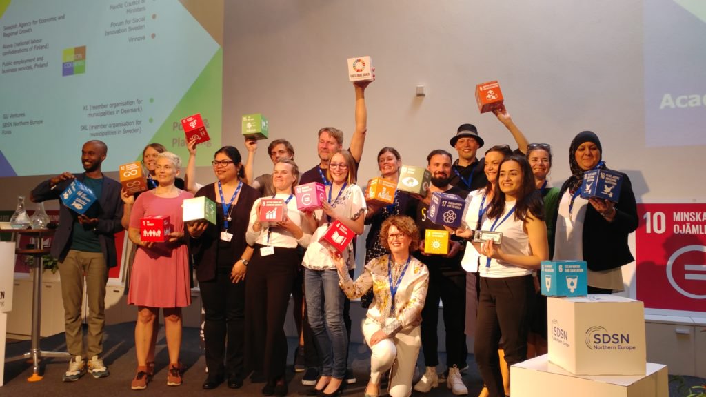 "the <a href="/SDSNNE/">SDSN Northern Europe</a> hosted a Solutions Initiative Forum (SIF) at <a href="/Sida/">Sida</a> in Stockholm. The overall theme of the event was integration and linkages between the SDGs and the lives of immigrants and refugees now living in Scandinavia." 
Read more: unsdsn.org/?p=17535 #SIFintegration