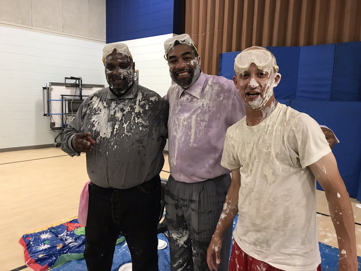 HMSANTAFE's tweet photo. 65 pies later... @HMC1MeYouUs @clmerkerson @inailedwards @DerekKnapp15 https://t.co/zCZvLFlSfc