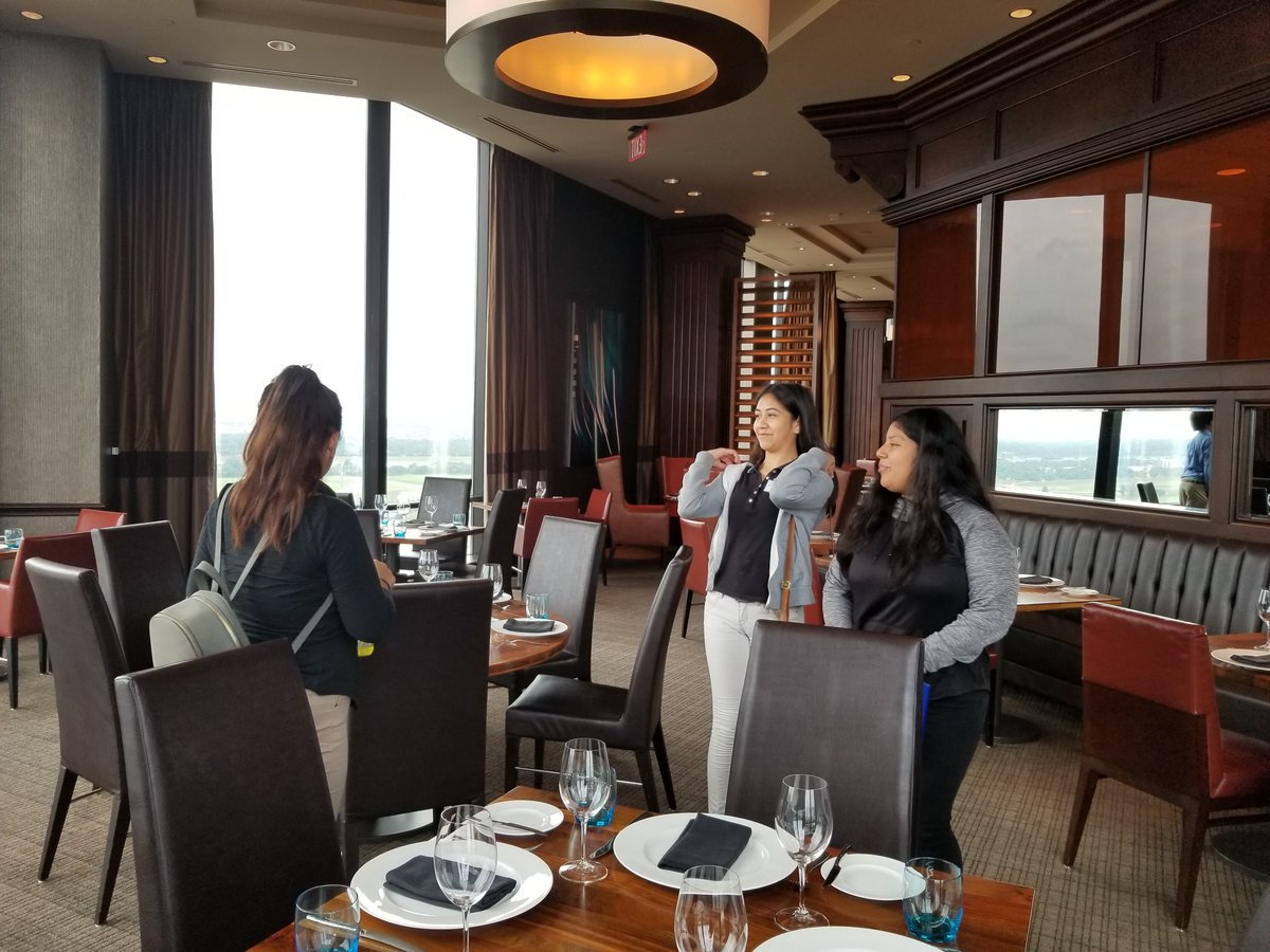 NAFCareerAcads's tweet photo. Thank you @HiltonAnatole for hosting @CTEinDallasISD on their #worksitetour.
Students gained valuable life lessons on how to manage strong emotions & prepare themselves for future success. #BeFutureReady #workbasedlearning https://t.co/Gfw8zpk0lY