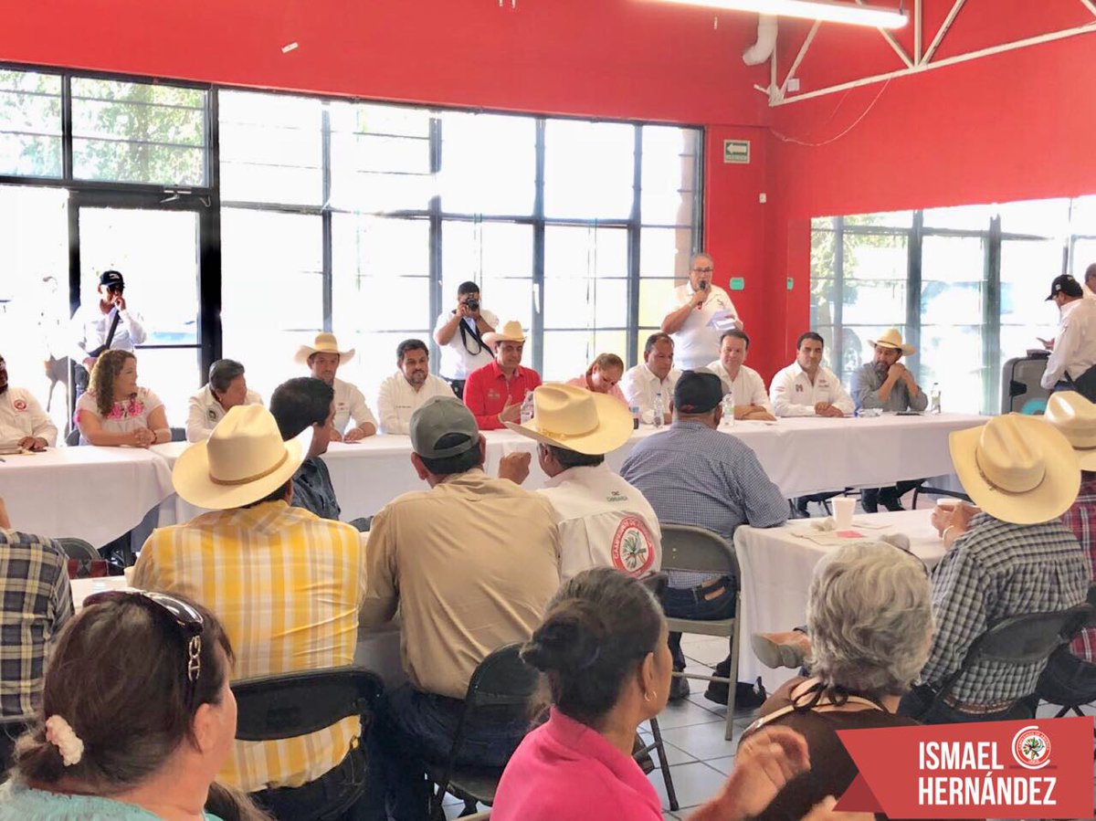 hernandezderas's tweet photo. En la mera frontera nos reunimos con nuestras estructuras de activismo campesino de Ciudad Juárez, #Chihuahua.

¡Que se escuche por todo México, el campo entero quiere seguir creciendo con @JoseAMeadeK! #MeadePresidente https://t.co/JG5QYCJKhw