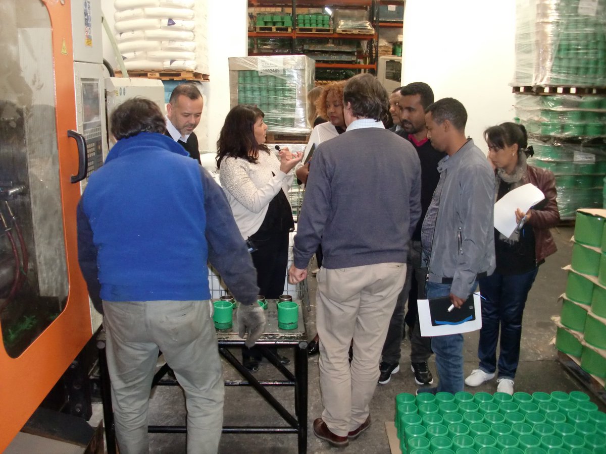 Convergence_SL's tweet photo. Acompañando a una delegación etíope en un trabajo conjunto entre el INTI, JICA y EKI. ¡Un verdadero placer! #welovewhatwedo #interpretando https://t.co/44xvuRJCJr