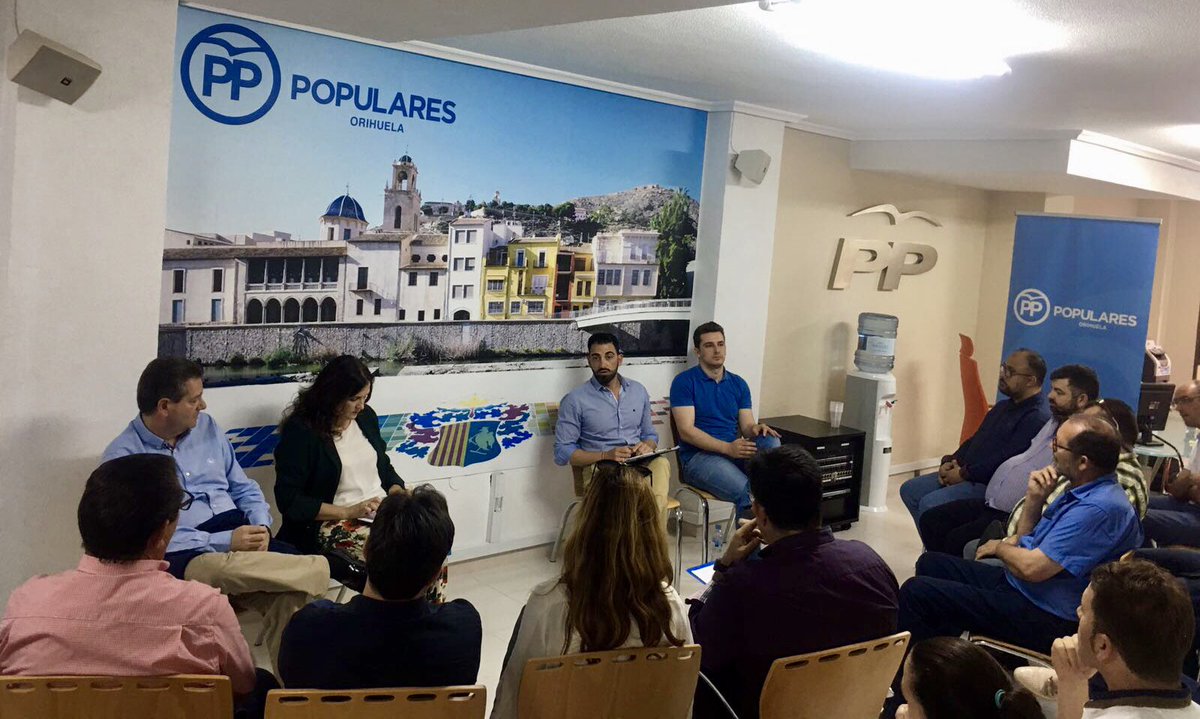 TeleOrihuela's tweet photo. ÚLTIMA HORA: Nuevo órdago del PP a su alcalde Emilio Bascuñana. 
El @PPOrihuela insta a Bascuñana a que no lleve a pleno la oficialización del escudo como este tenía previsto https://t.co/Fn9qLP4IWB
