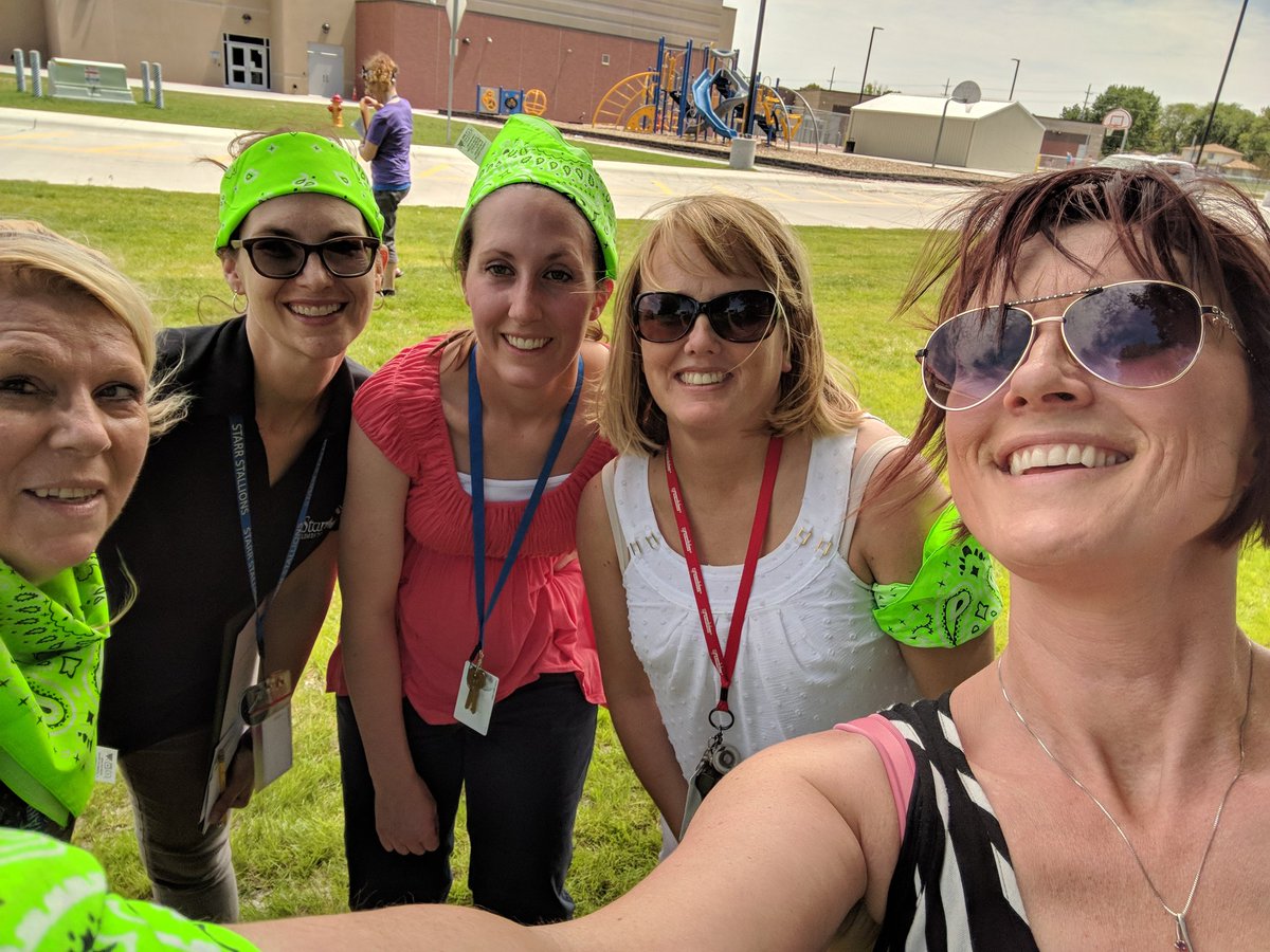 bwaind's tweet photo. Ringing in summer vacation @StarrElementary #GIStarr https://t.co/Jx5EeIVdHI