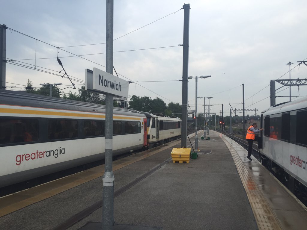 realRBradley's tweet photo. May the greatest racing battle of all time commence!! Real life train driver v yours truly on train sim from Norwich to Liverpool Street! #Chargee #ChooChoo https://t.co/juUk3Gn3kB