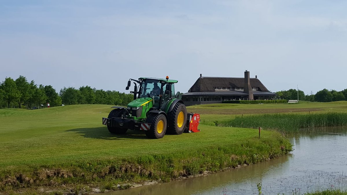 ErikvanWijhe's tweet photo. Job done!
9 golfcourses  
11 days
244 greens hollow tined 
124 aprons/foregreens hollow tined 
108 tees cross tined
100 fairways verti-drained
#greenkeeping #passionforgrass⛳ https://t.co/U4pYPRfZmY