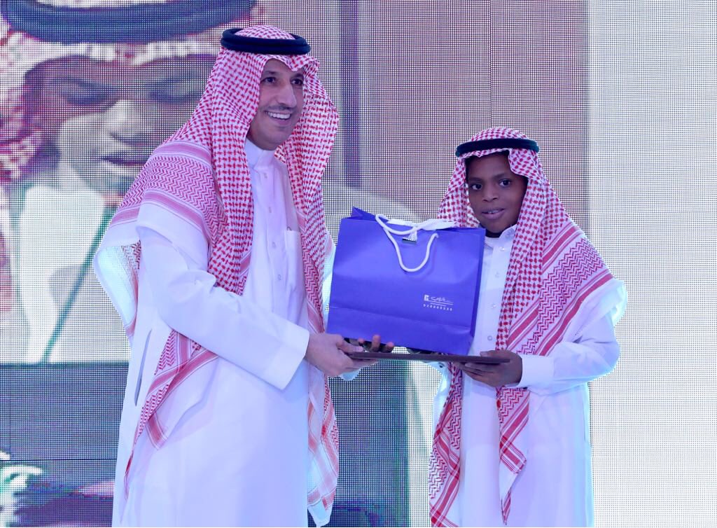 HRSD_SA's tweet photo. بحضور ومشاركة  #وزير_العمل_والتنمية_الاجتماعية د.علي الغفيص، الوزارة تحتفي بأبنائها وبناتها الأيتام في حفل إفطار جماعي، وتكرّم المتفوقين من الأبناء والبنات، والداعمين.
#رمضان https://t.co/Cp2LSa3Ojb