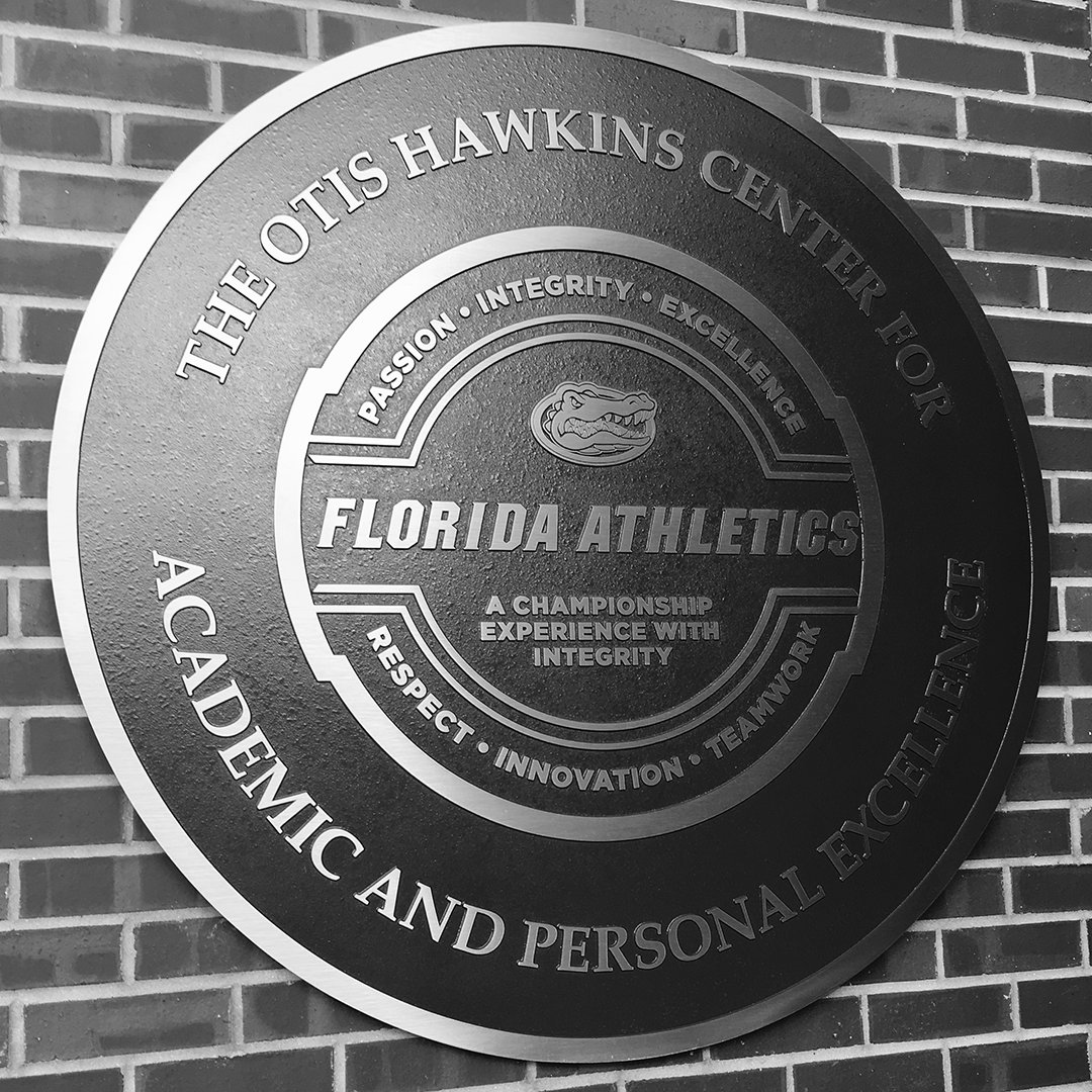 DARImotion's tweet photo. Welcome to the DARI Motion family, @UF Athletics Association! Your new system installation looks great, and your team rocked during training. We're excited for you guys to start running your student athletes through DARI Motion assessments. #GoGators https://t.co/2Ox0G06MKU