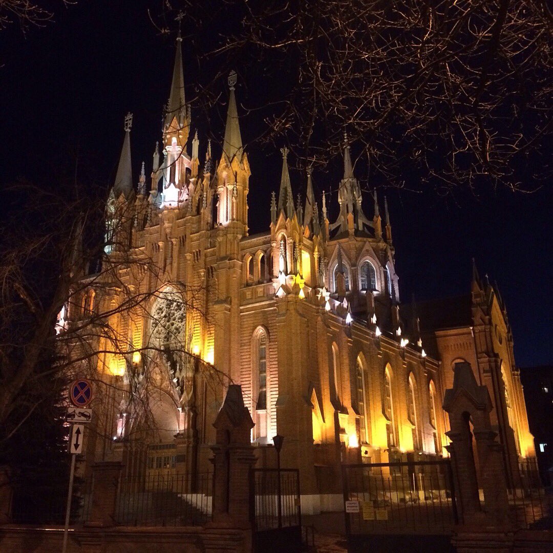 ru_cath's tweet photo. Собор Непорочного Зачатия Пресвятой Девы Марии. Москва. Основан в 1899, строительство с 1901 по 1911. Архитектор Богданович-Дворжевский. Самый большой католический костел в России, один из трех действующих сегодня в Москве #костел #москва #готика #россия #kosciol #gothic https://t.co/ajp4gEbiM7