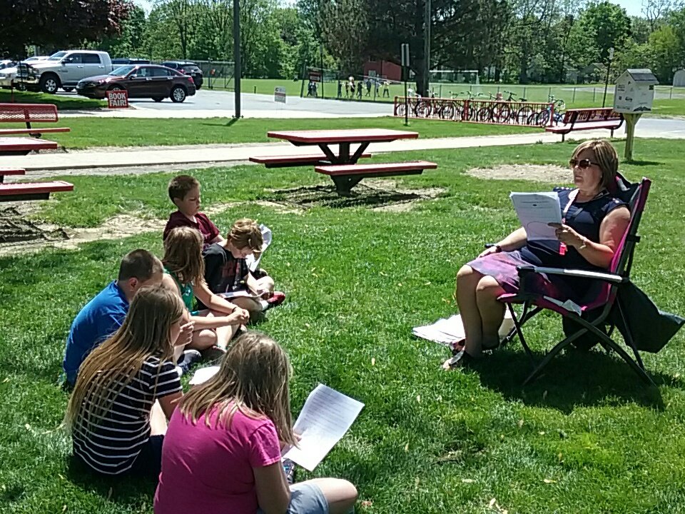3rd grade literacy block READ &amp; POPSICLE DAY. @clintoncommscho  <a href="/ClintonMIEl/">Clinton Elementary</a>