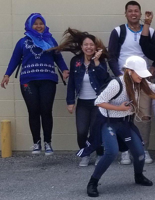 ZambranoClarkHS's tweet photo. Fun at #sama #clarkesl @NISDClark @Trish_Zinn @everything4esl https://t.co/J3dI1Oh9QD