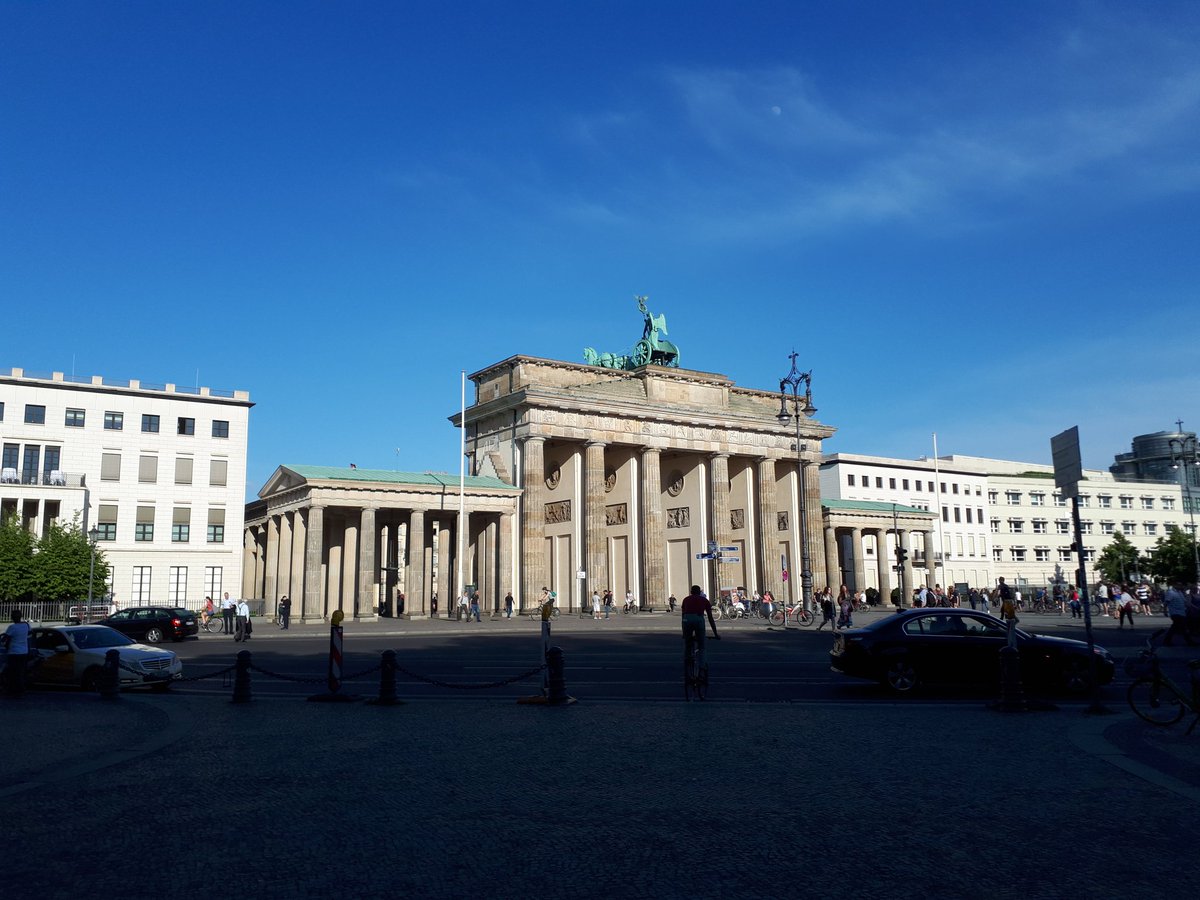 bmasseboeuf42's tweet photo. Voyage très intéressant à Berlin pour évoquer de futures collaborations et échanges entre les  élèves de l'@IRUPOfficiel et l'@OfficielIstp  avec les universités @HWR_Presse et @bbwangebote . Échanges très intéressants sur des enjeux communs. https://t.co/irUbHu46bZ